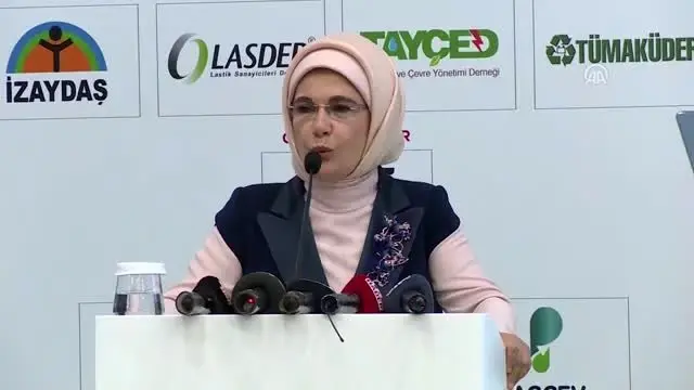 Emine Erdoğan: ''Kullan at' değil, 'kullan ve atma' yeni prensibimiz olmalı' Emine Erdoğan: ''Kullan at' değil, 'kullan ve atma' yeni prensibimiz olmalı'