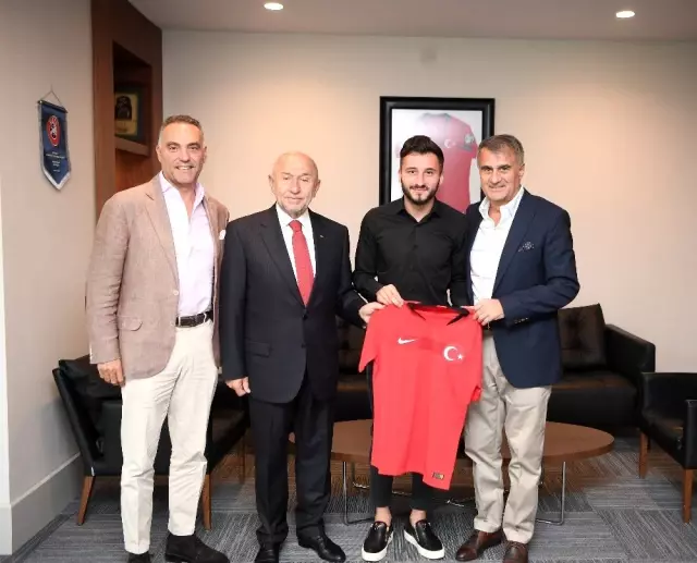 Enver Cenk Şahin'den Başkan Nihat Özdemir'e ziyaret Enver Cenk Şahin'den Başkan Nihat Özdemir'e ziyaret