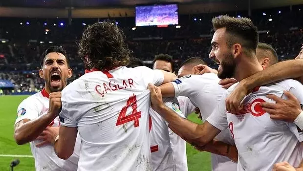 Fenerbahçe bombayı patlatıyor! Emre'nin veliahtı...