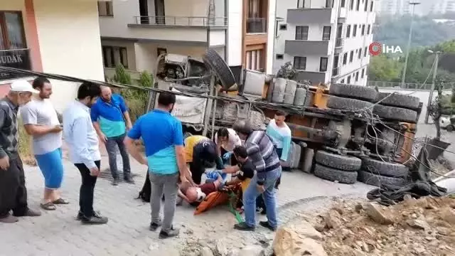 Hafriyat yüklü kamyon devrildi: 1 yaralı Hafriyat yüklü kamyon devrildi: 1 yaralı