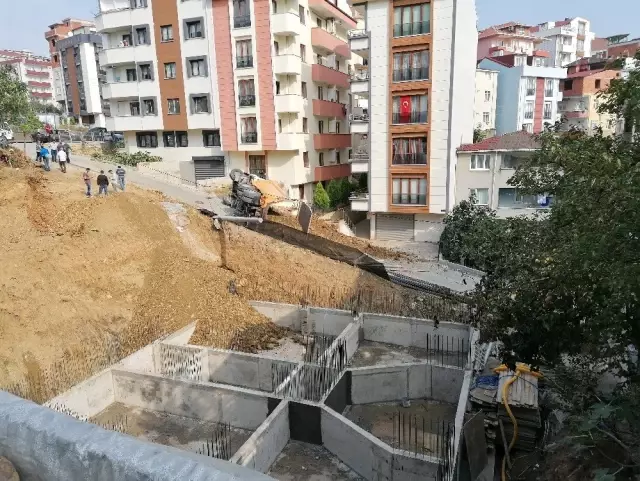 Hafriyat yüklü kamyon devrildi: 1 yaralı Hafriyat yüklü kamyon devrildi: 1 yaralı