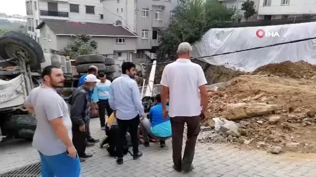 Hafriyat yüklü kamyon devrildi: 1 yaralı Hafriyat yüklü kamyon devrildi: 1 yaralı