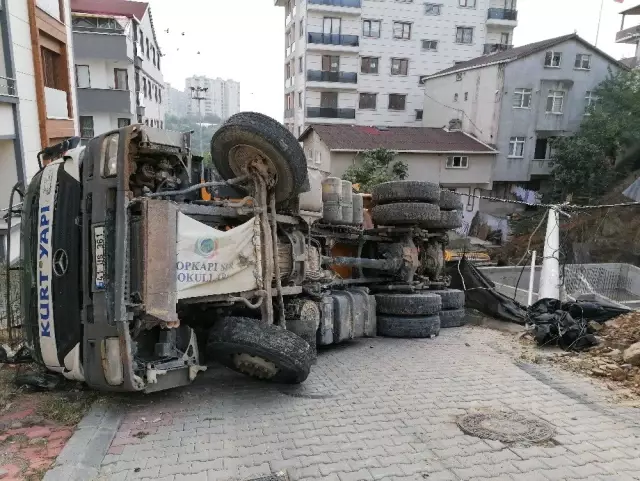Hafriyat yüklü kamyon devrildi: 1 yaralı Hafriyat yüklü kamyon devrildi: 1 yaralı