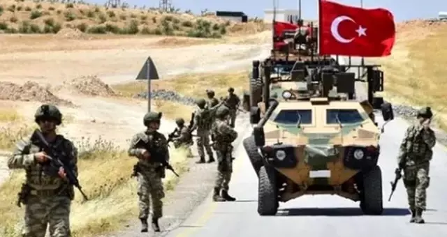 İran Futbol Federasyonu, Türkiye'ye destek veren iki futbolcuyu, futboldan men etti İran Futbol Federasyonu, Türkiye'ye destek veren iki futbolcuyu, futboldan men etti