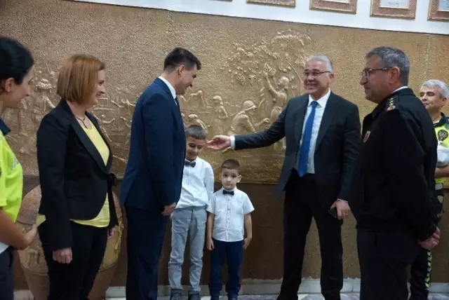 'Kemerim Ses Getirsin' kampanyasından ödül kazanan Anıl, ödülünü aldı 'Kemerim Ses Getirsin' kampanyasından ödül kazanan Anıl, ödülünü aldı