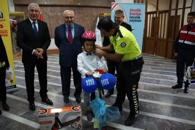 'Kemerim Ses Getirsin' kampanyasından ödül kazanan Anıl, ödülünü aldı 'Kemerim Ses Getirsin' kampanyasından ödül kazanan Anıl, ödülünü aldı