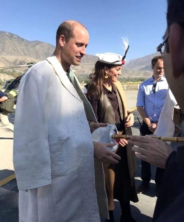 Kraliyet gelini Kate Middleton, Pakistan'da şıklığı ile kendine hayran bıraktı