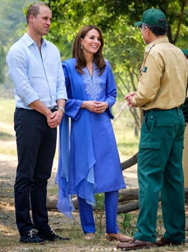 Kraliyet gelini Kate Middleton, Pakistan'da şıklığı ile kendine hayran bıraktı