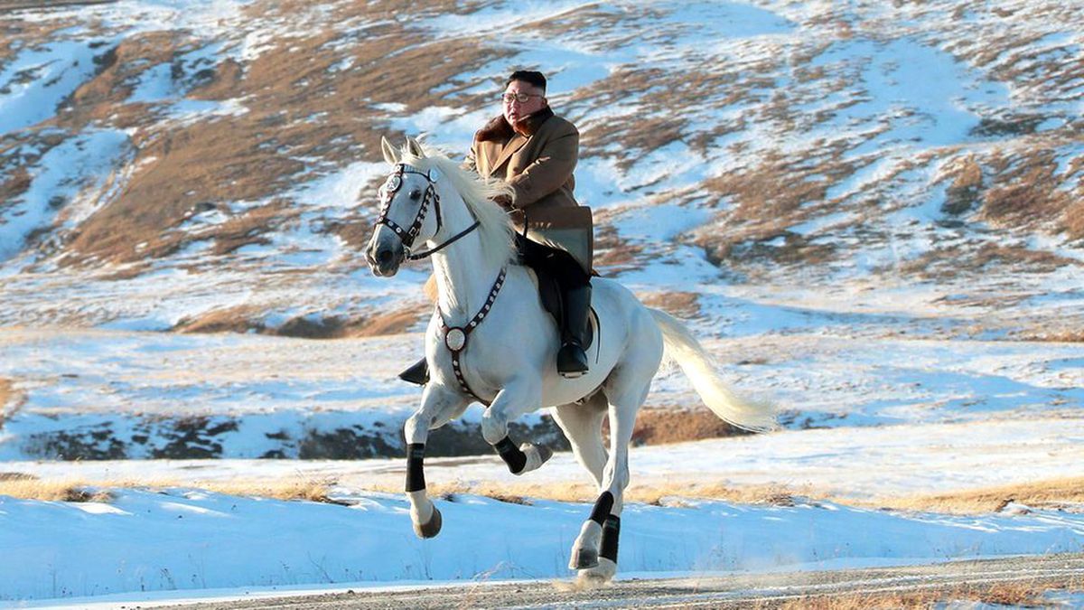 Dünya Barış Pınarı'na kilitlenmişken Kim Jong-un beyaz atıyla poz verdi