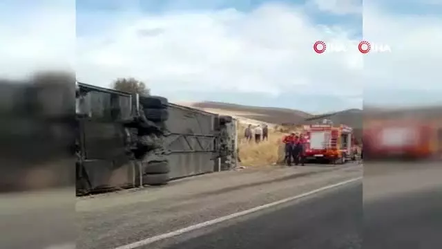 Malezyalı turistleri taşıyan tur otobüsü devrildi: 1 ölü, 29 yaralı