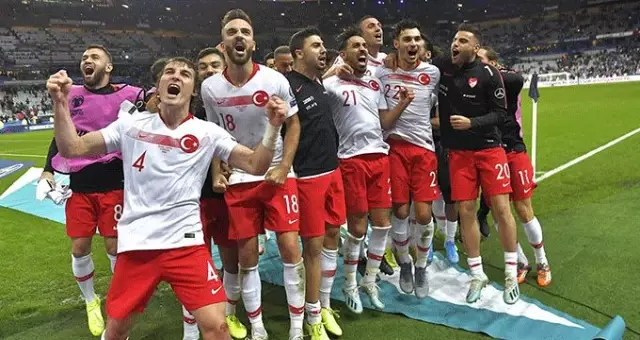 Merih Demiral ve Mert Günok Avrupa Şampiyonası Elemeleri'nde haftanın 11'ine seçildi!