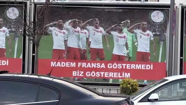 Milli futbolcuların gol sevinci billboardlarda Milli futbolcuların gol sevinci billboardlarda