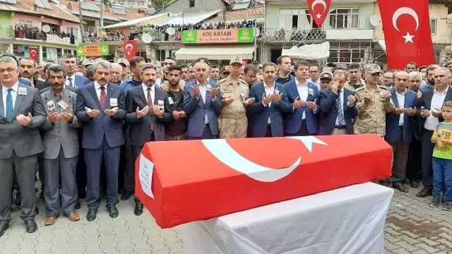 Münbiç şehidi Kürtçe ağıtlarla uğurlandı