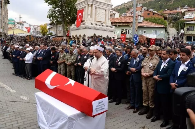 Münbiç şehidi Kürtçe ağıtlarla uğurlandı