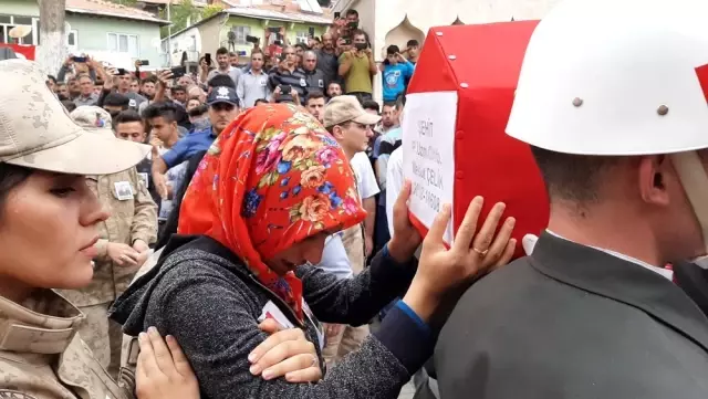 Münbiç şehidi Kürtçe ağıtlarla uğurlandı