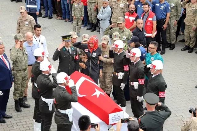 Münbiç şehidi Kürtçe ağıtlarla uğurlandı