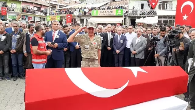 Münbiç şehidi Kürtçe ağıtlarla uğurlandı