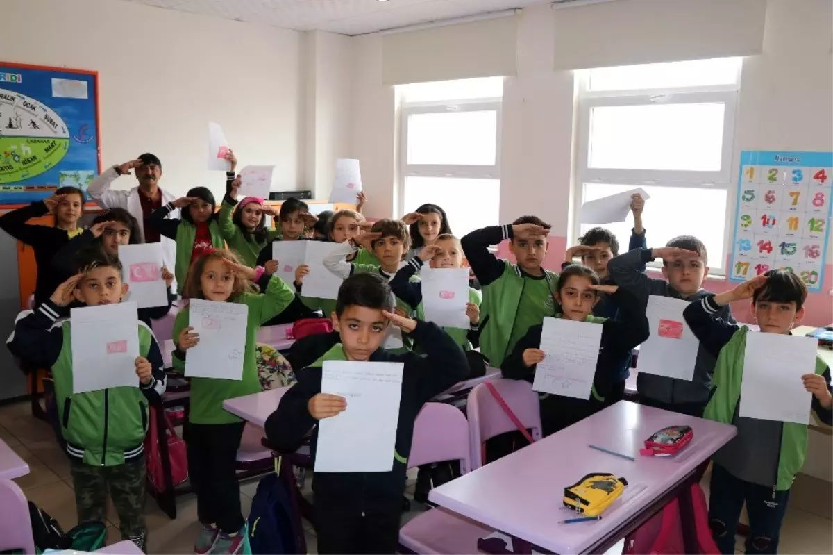 Öğrencilerden Mehmetçiklere duygu dolu mektup