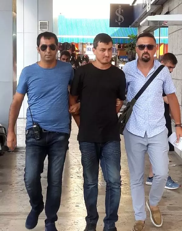 'Pişmanım' diyen çifte cinayet sanığına müebbet ve 26 yıl hapis 'Pişmanım' diyen çifte cinayet sanığına müebbet ve 26 yıl hapis