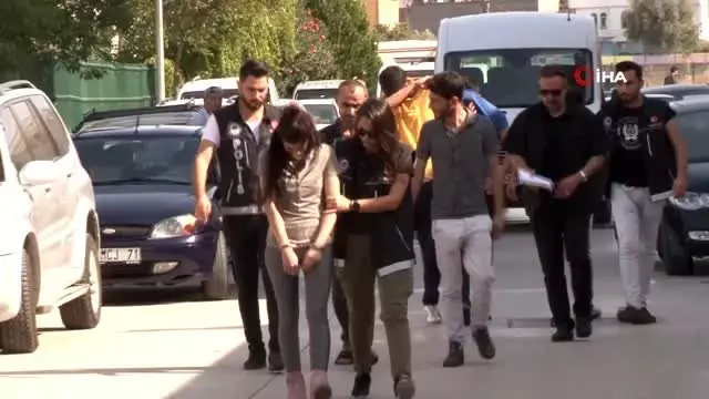 Uyuşturucu operasyonunda 'Ben içiciyim' diyen genç kız, yanındakileri ihbar etti Uyuşturucu operasyonunda 'Ben içiciyim' diyen genç kız, yanındakileri ihbar etti