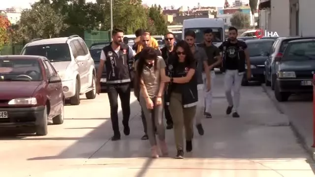 Uyuşturucu operasyonunda 'Ben içiciyim' diyen genç kız, yanındakileri ihbar etti Uyuşturucu operasyonunda 'Ben içiciyim' diyen genç kız, yanındakileri ihbar etti