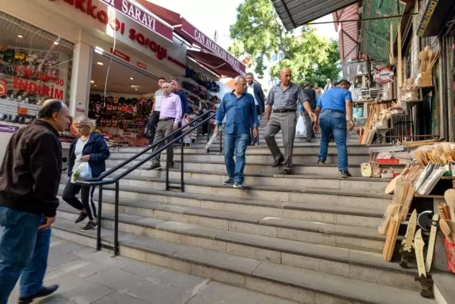 Tarihi mahallelerde merdivenler yenilendi Tarihi mahallelerde merdivenler yenilendi