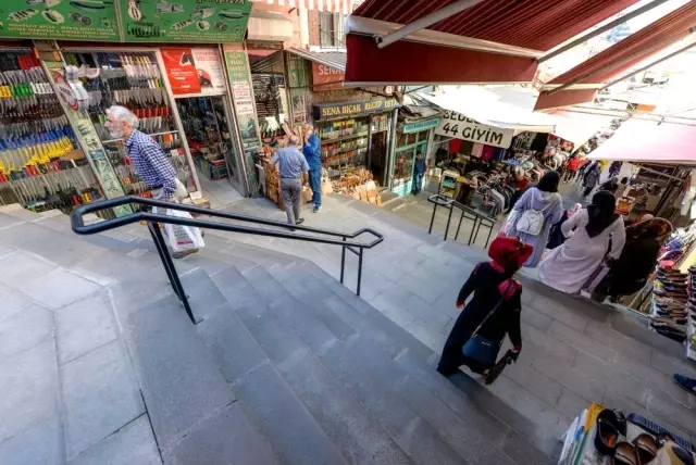 Tarihi mahallelerde merdivenler yenilendi Tarihi mahallelerde merdivenler yenilendi