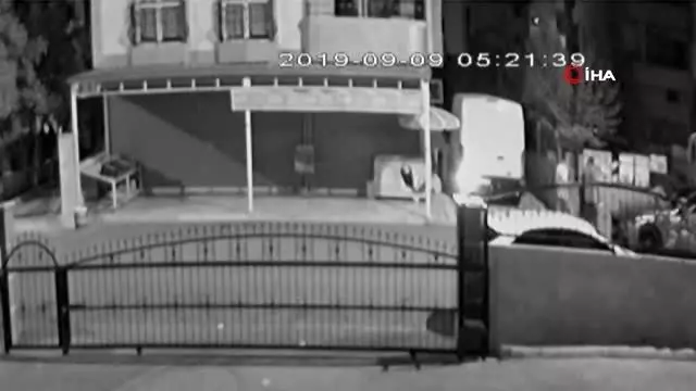 Tırmanarak 3 evi soyan şahıslar kamerada Tırmanarak 3 evi soyan şahıslar kamerada