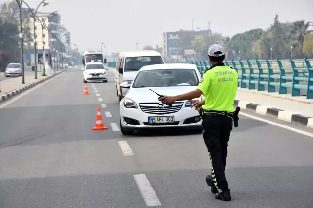 Turgutlu'da 'yaya önceliği' uygulaması Turgutlu'da 'yaya önceliği' uygulaması