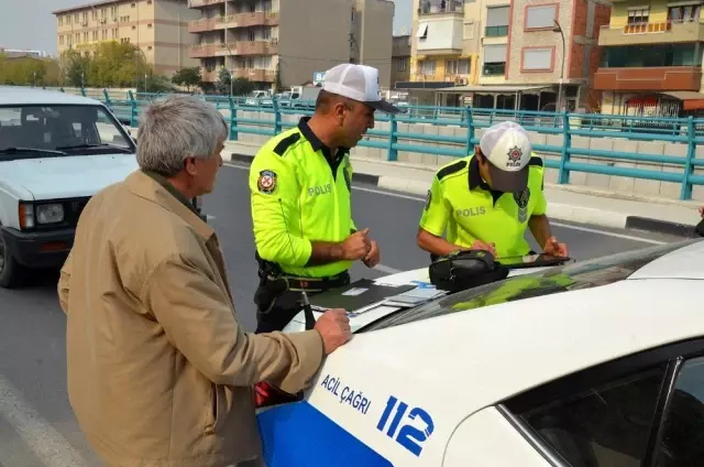 Turgutlu'da yaya önceliğine uymayan sürücülere ceza