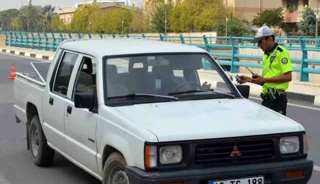 Turgutlu'da yaya önceliğine uymayan sürücülere ceza Turgutlu'da yaya önceliğine uymayan sürücülere ceza