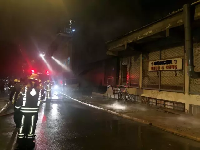 Ümraniye'de cila atölyesi alev alev yandı
