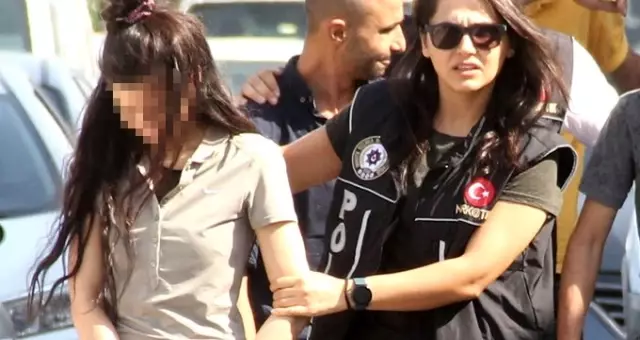 Uyuşturucu operasyonunda 'Ben içiciyim' diyen genç kız, yanındakileri ihbar etti Uyuşturucu operasyonunda 'Ben içiciyim' diyen genç kız, yanındakileri ihbar etti