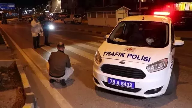 Yaya geçidinde otomobilin çarptığı kişi yaralandı Yaya geçidinde otomobilin çarptığı kişi yaralandı
