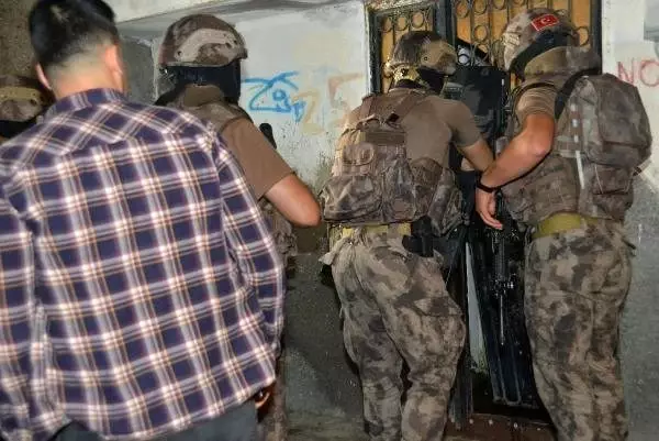 Adana'da PKK operasyonu: 13 gözaltı Adana'da PKK operasyonu: 13 gözaltı