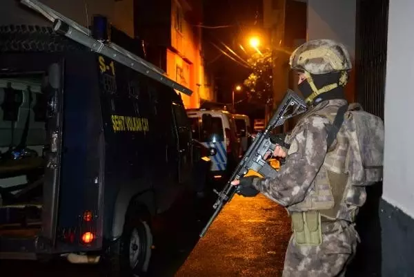 Adana'da PKK operasyonu: 13 gözaltı Adana'da PKK operasyonu: 13 gözaltı