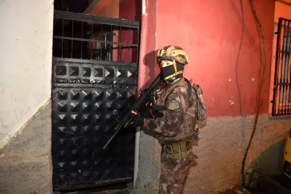 Adana'da PKK operasyonu: 13 gözaltı Adana'da PKK operasyonu: 13 gözaltı