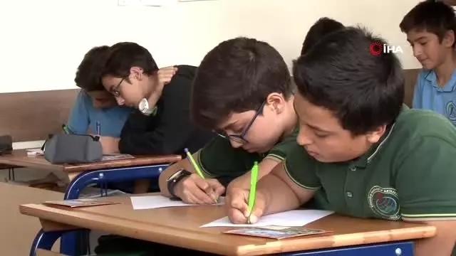 Adanalı öğrenciler Mehmetçiğe mektup gönderip selam durdu Adanalı öğrenciler Mehmetçiğe mektup gönderip selam durdu