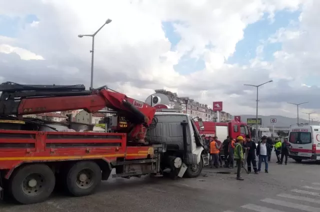 Afyonkarahisar'da trafik kazası: 3 yaralı