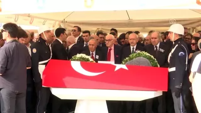 Ali Topuz ve Orhan Birgit son yolculuklarına uğurlandı Ali Topuz ve Orhan Birgit son yolculuklarına uğurlandı