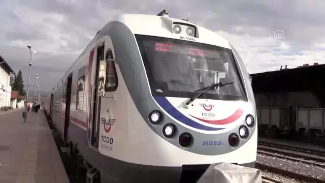 Anadolu DMU Milli Tren Seti Uşak'ta test sürüşüne başladı Anadolu DMU Milli Tren Seti Uşak'ta test sürüşüne başladı