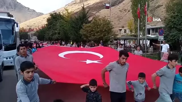 Bahçesaray'da sporculardan Mehmetçiğe asker selamı Bahçesaray'da sporculardan Mehmetçiğe asker selamı