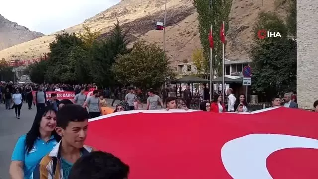 Bahçesaray'da sporculardan Mehmetçiğe asker selamı Bahçesaray'da sporculardan Mehmetçiğe asker selamı