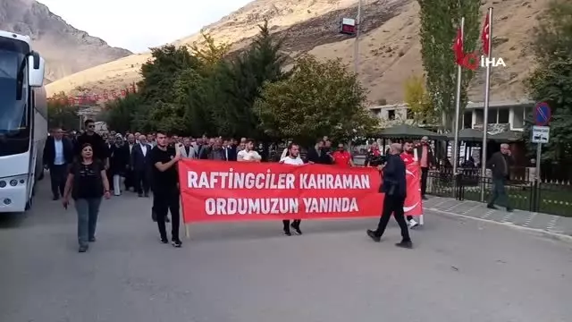 Bahçesaray'da sporculardan Mehmetçiğe asker selamı Bahçesaray'da sporculardan Mehmetçiğe asker selamı