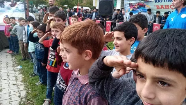 Bahçesaray'da sporculardan Mehmetçiğe asker selamı Bahçesaray'da sporculardan Mehmetçiğe asker selamı