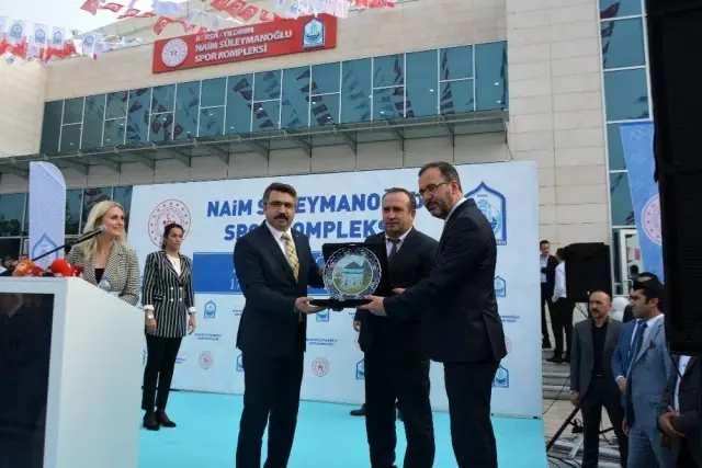 Bakan Kasapoğlu: 'Hiçbir güç Mehmetçiği sevgiyle ve hürmetle selamlayan sporcularımızın önüne... Bakan Kasapoğlu: 'Hiçbir güç Mehmetçiği sevgiyle ve hürmetle selamlayan sporcularımızın önüne...