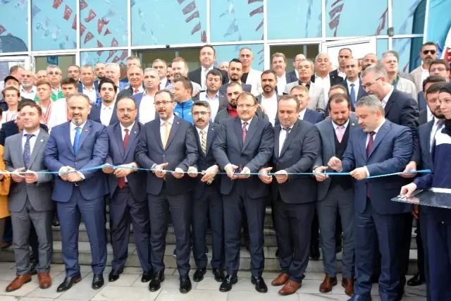 Bakan Kasapoğlu: 'Hiçbir güç Mehmetçiği sevgiyle ve hürmetle selamlayan sporcularımızın önüne... Bakan Kasapoğlu: 'Hiçbir güç Mehmetçiği sevgiyle ve hürmetle selamlayan sporcularımızın önüne...