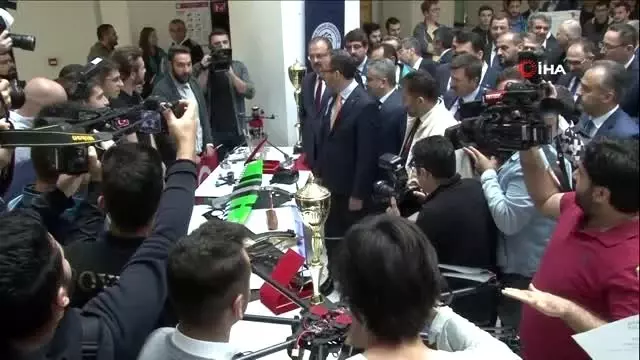 Bakan Kasapoğlu'ndan milli takım açıklaması Bakan Kasapoğlu'ndan milli takım açıklaması