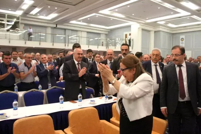 Bakan Pekcan'dan esnafa müjdeler Bakan Pekcan'dan esnafa müjdeler
