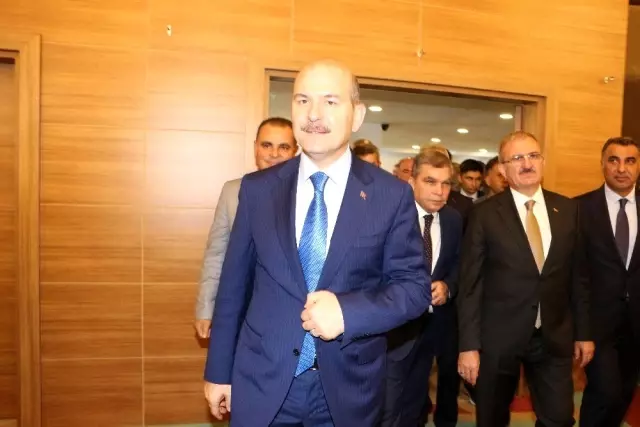 Bakan Soylu'dan asker selamı soruşturmasına tepki Bakan Soylu'dan asker selamı soruşturmasına tepki